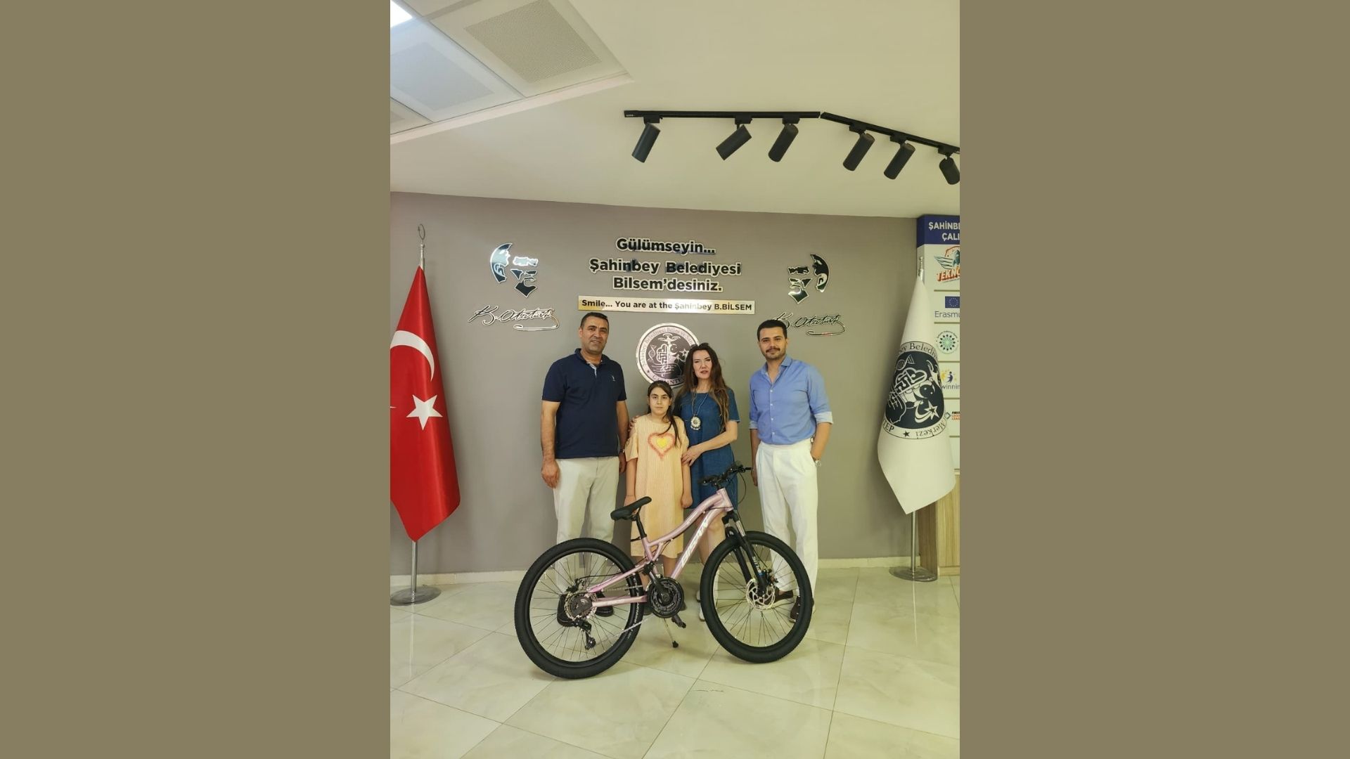 Hayallerini ve oyunlarını resmeden minik ressamlar, hediyelerine kavuştu — Basın Bülteni 2026