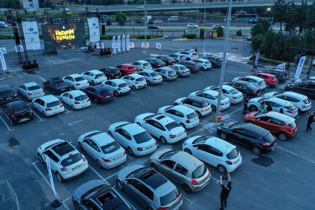 CarrefourSA Arabalı Açık Hava Sinemasında Bu Hafta “Hedefim Sensin” İzlendi