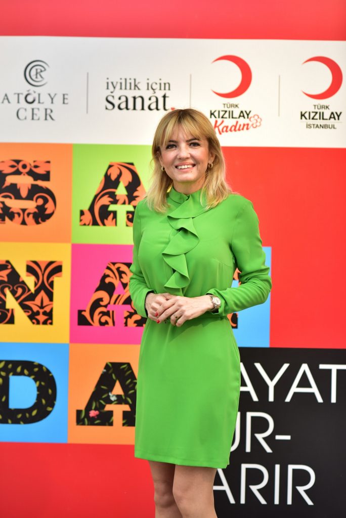 HİLÂL-İ AHMER KADINLARI ANISINA DÜZENLENEN SERGİ SANATSEVERLERLE BULUŞTU