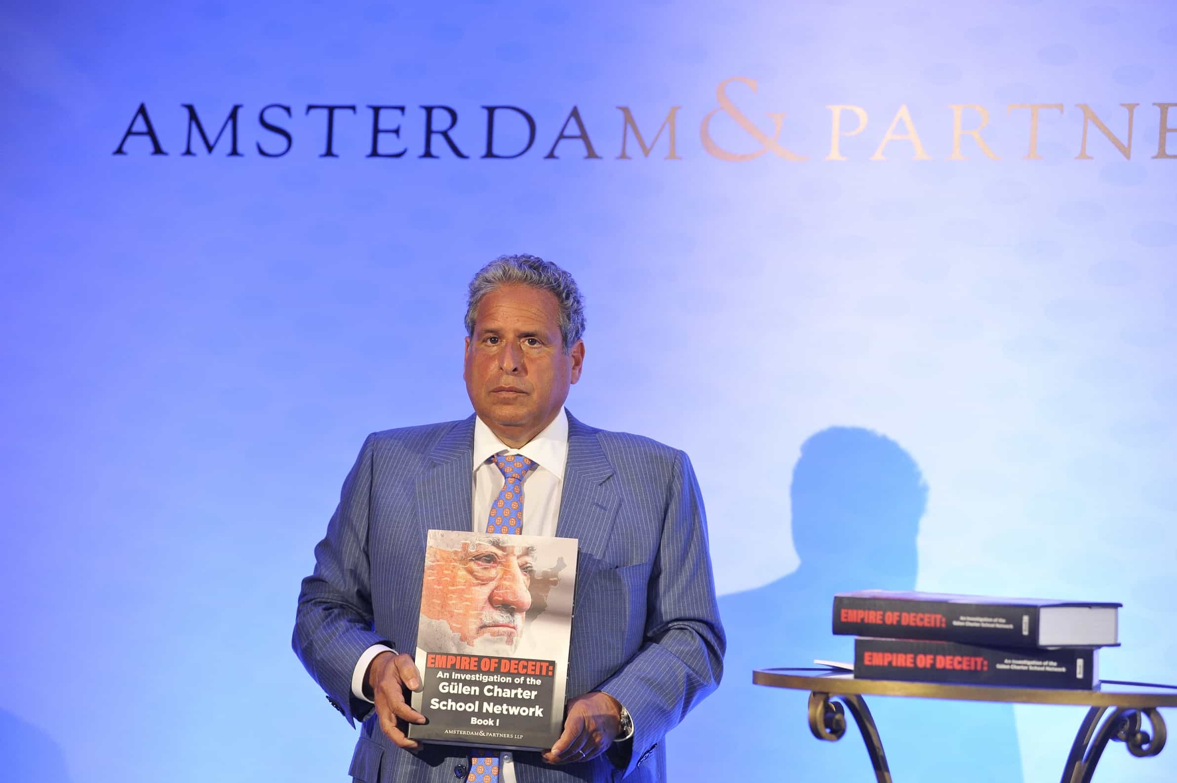 Robert_Amsterdam (1)