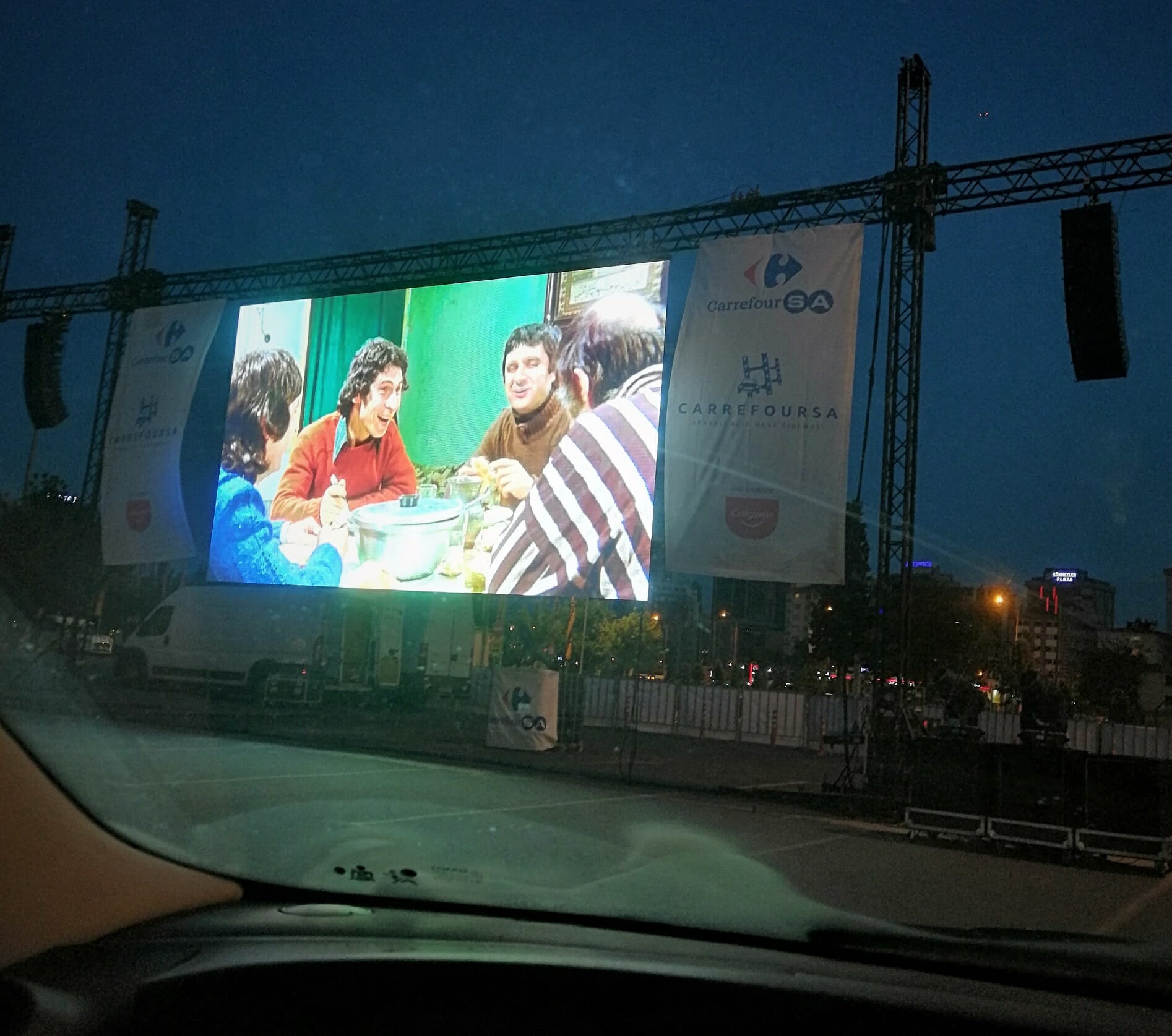 CarrefourSA arabalı açık hava sineması (4)